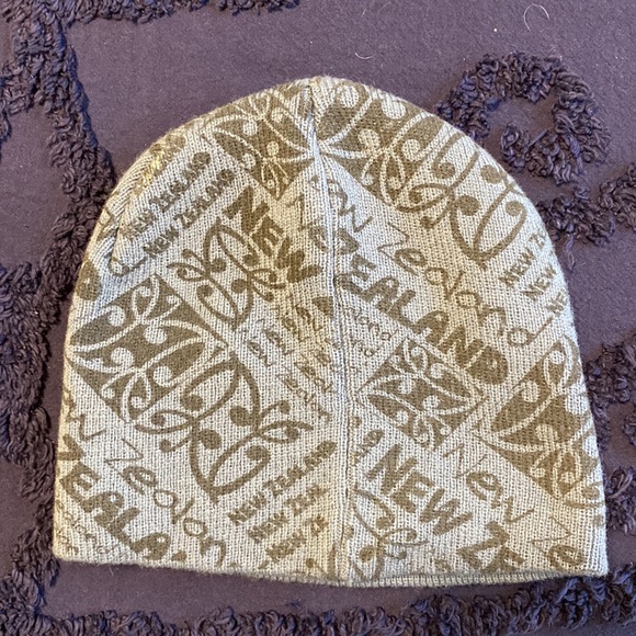 3 Beanie Hats from New Zealand in bright colors. One size fits all very stretchy - Picture 7 of 8